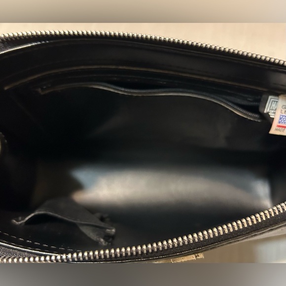 Harley Davidson Elegant Black Leather Shoulder Bag - Picture 14 of 15